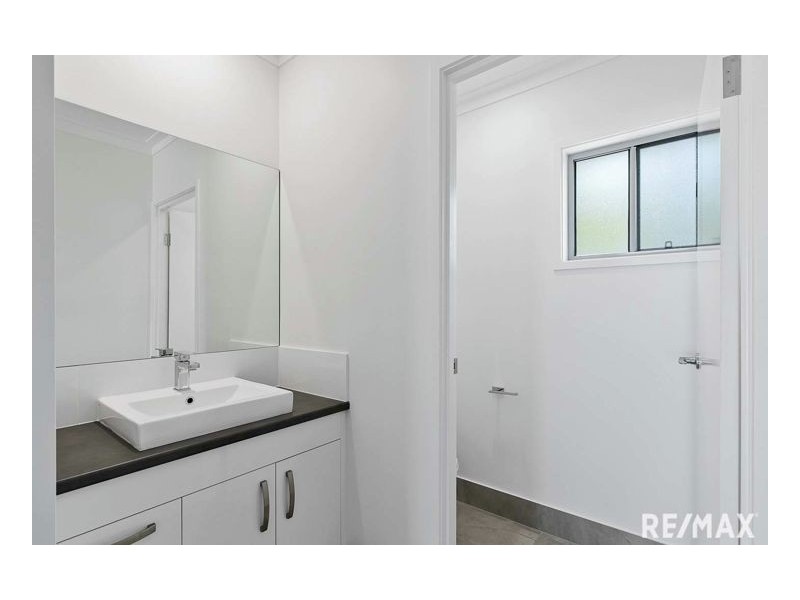 100 Boundary Rd, Urangan QLD 4655