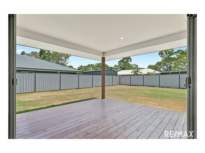 100 Boundary Rd, Urangan QLD 4655