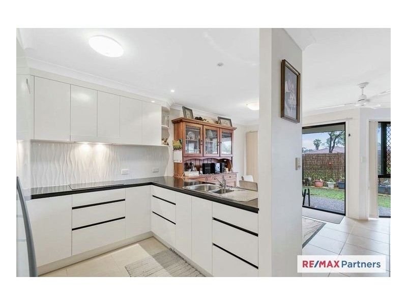 2/1 Ibis Blvd, Eli Waters QLD 4655