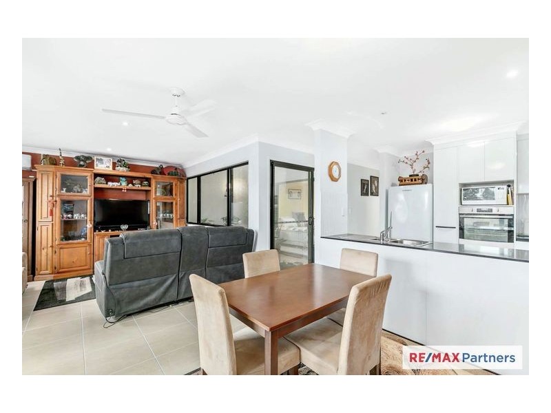 2/1 Ibis Blvd, Eli Waters QLD 4655