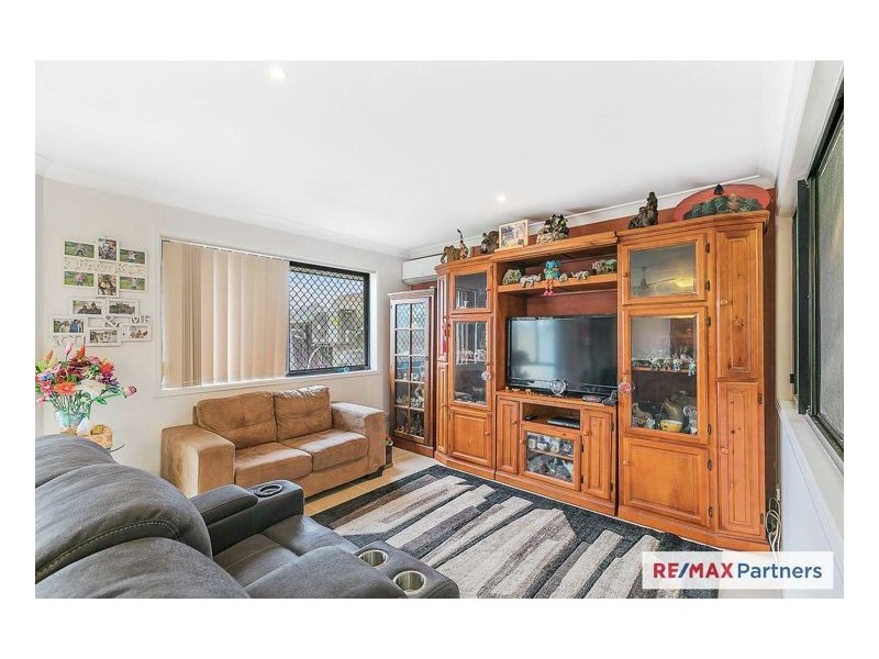 2/1 Ibis Blvd, Eli Waters QLD 4655