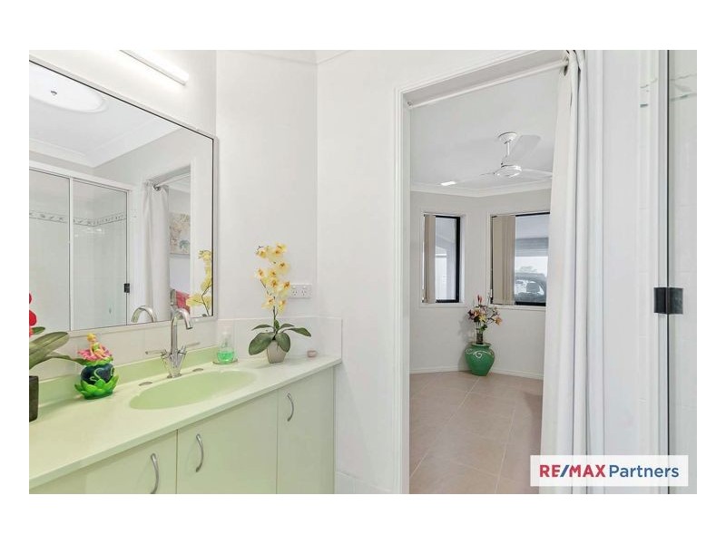 2/1 Ibis Blvd, Eli Waters QLD 4655