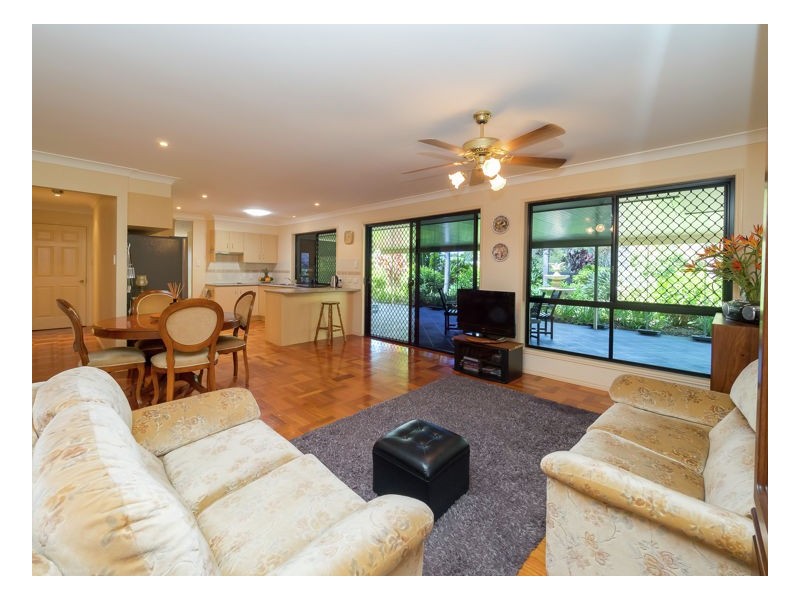 14 San Bromista Court, Urangan QLD 4655