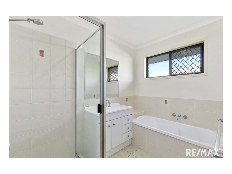 4 Clipper Street, Point Vernon QLD 4655