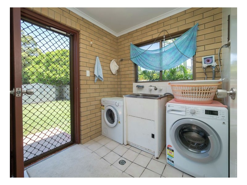 24 Vanda Street, Urangan QLD 4655