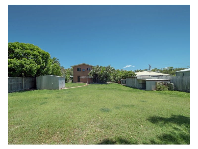 24 Vanda Street, Urangan QLD 4655