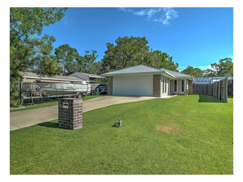 15 Daintree Drive, Urangan QLD 4655