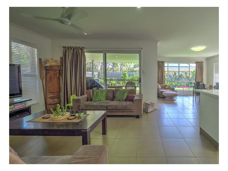 15 Daintree Drive, Urangan QLD 4655