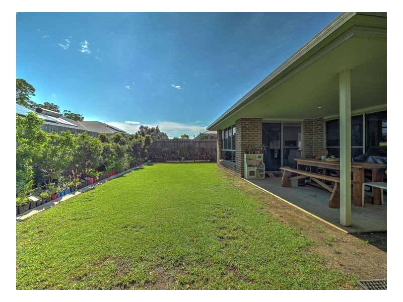 15 Daintree Drive, Urangan QLD 4655