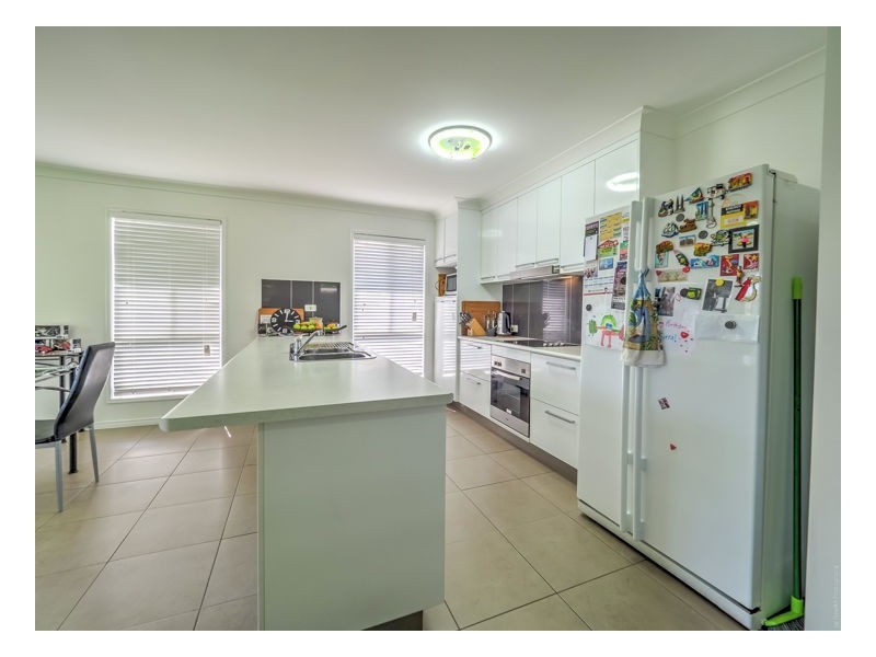 15 Daintree Drive, Urangan QLD 4655