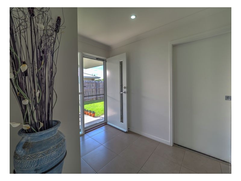 15 Daintree Drive, Urangan QLD 4655