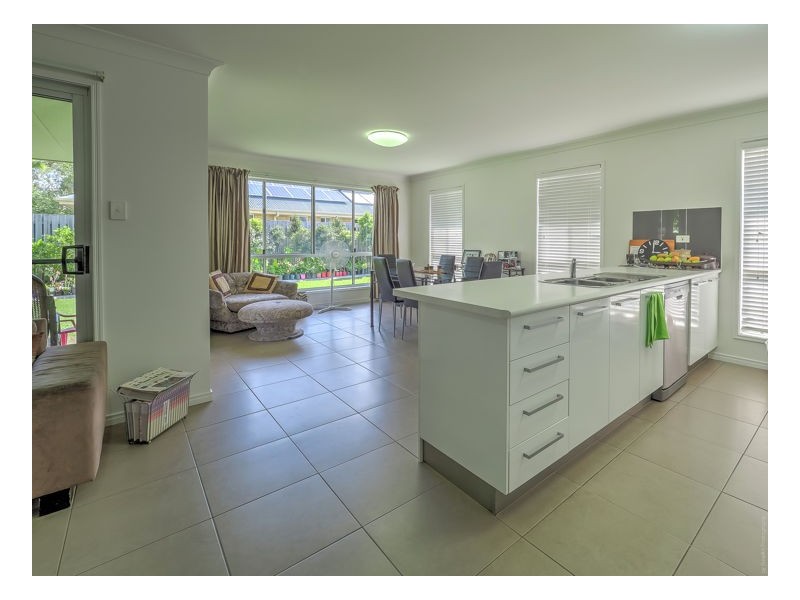 15 Daintree Drive, Urangan QLD 4655