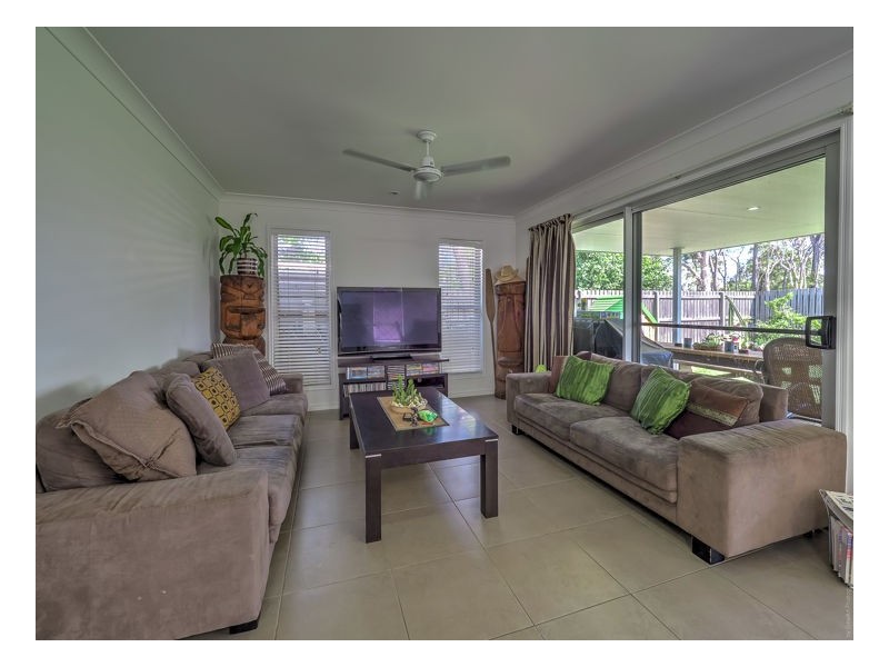 15 Daintree Drive, Urangan QLD 4655