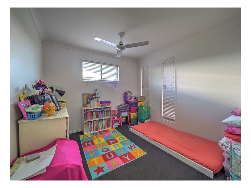 15 Daintree Drive, Urangan QLD 4655
