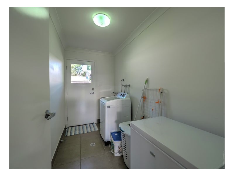 15 Daintree Drive, Urangan QLD 4655