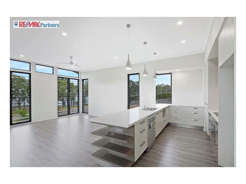 138 Esplanade, Point Vernon QLD 4655