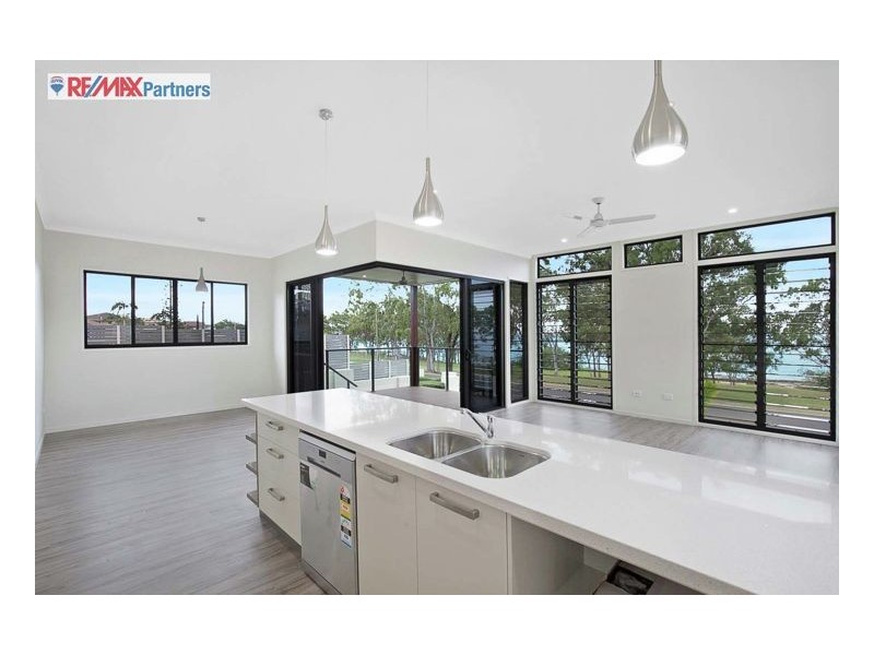 138 Esplanade, Point Vernon QLD 4655