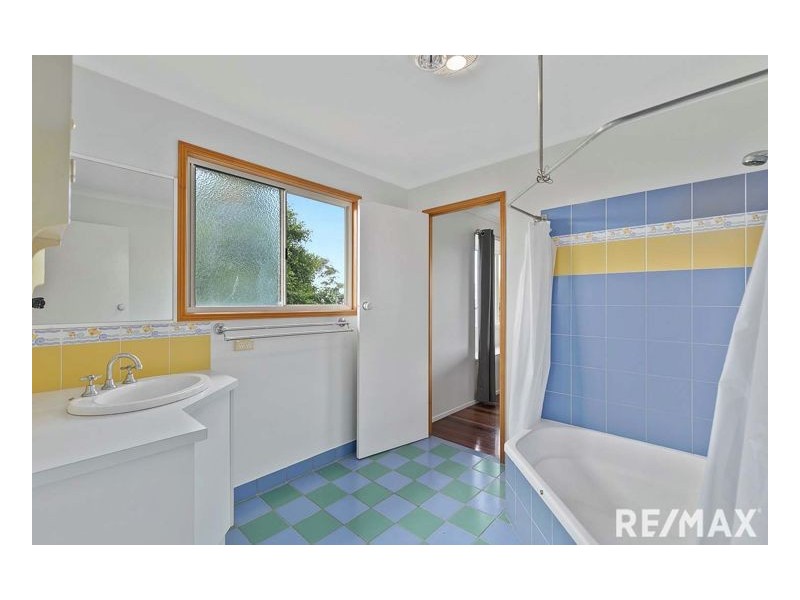 6 Flinders Street, Point Vernon QLD 4655