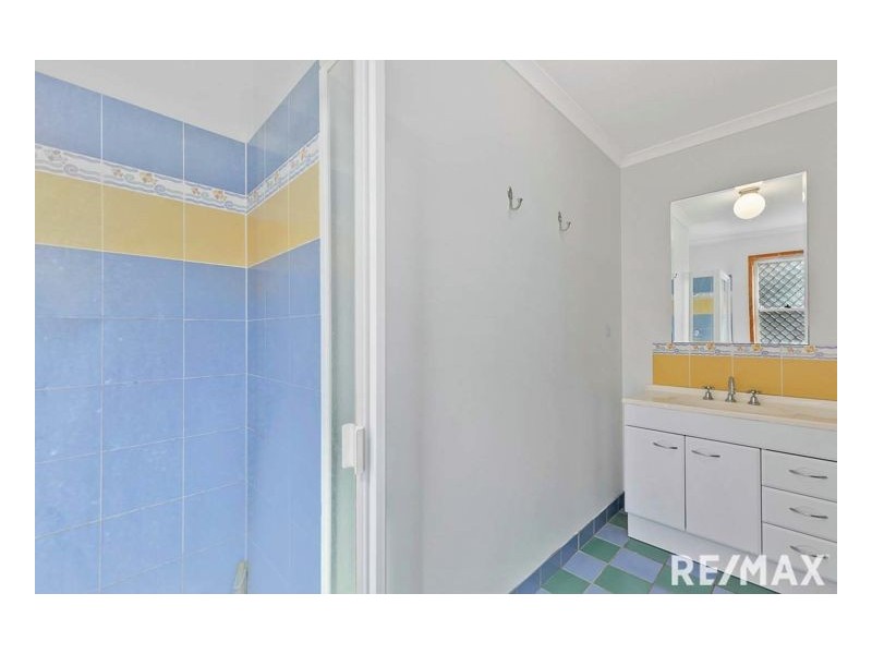 6 Flinders Street, Point Vernon QLD 4655
