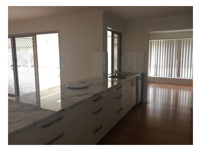 41 Brighton Street, Point Vernon QLD 4655