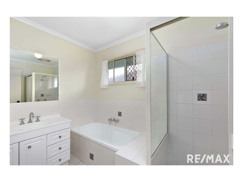 34 Archer Drive, Point Vernon QLD 4655