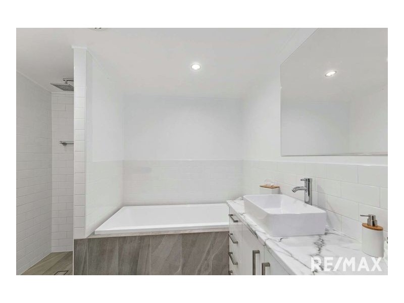 3 Berna Court, Point Vernon QLD 4655