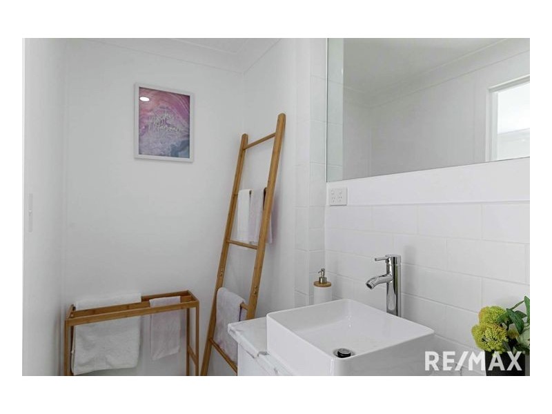 3 Berna Court, Point Vernon QLD 4655