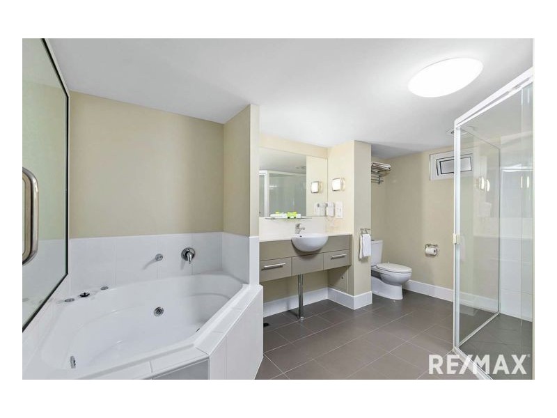 225/569 Esplanade, Urangan QLD 4655