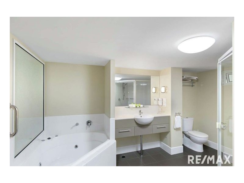 225/569 Esplanade, Urangan QLD 4655