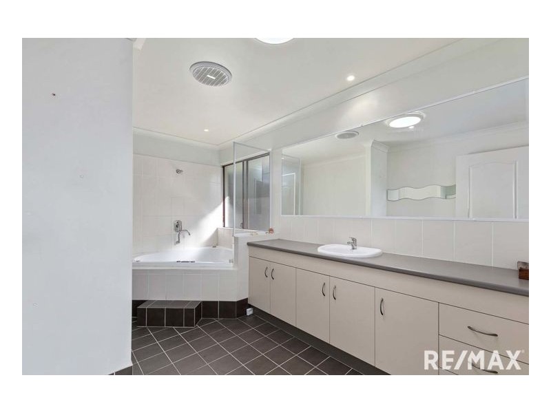 10-12 Gundesen Drive, Urraween QLD 4655