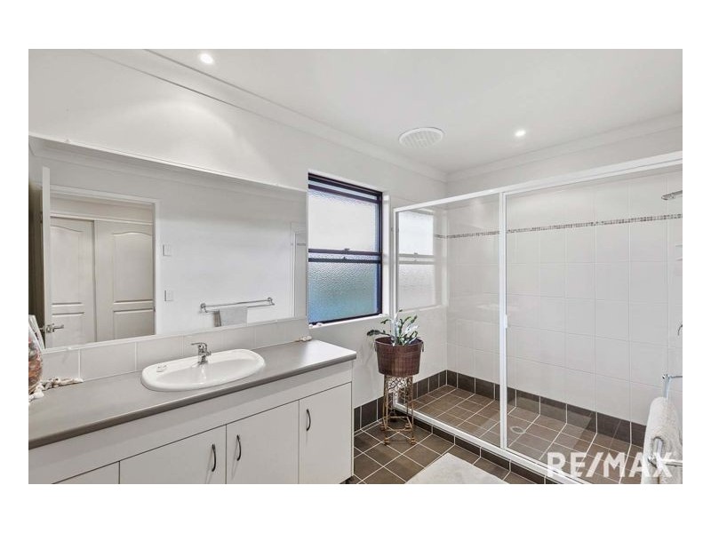 10-12 Gundesen Drive, Urraween QLD 4655