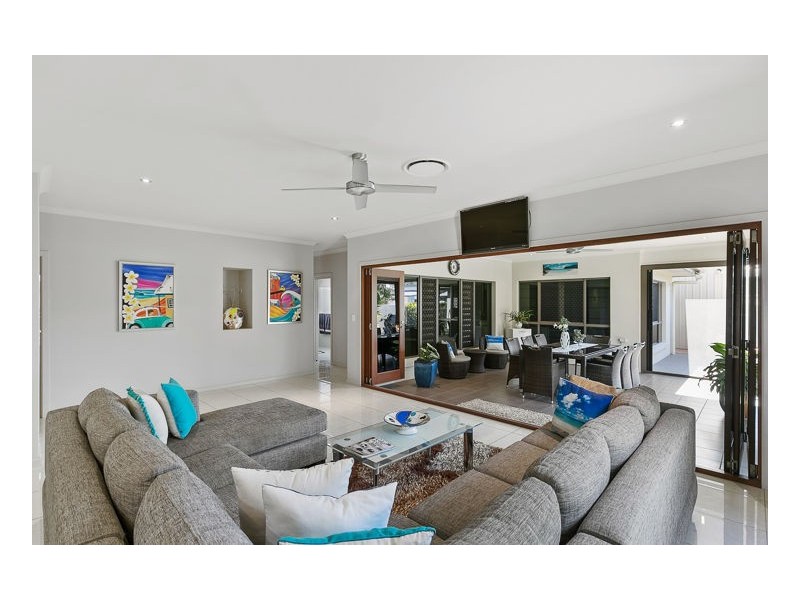 8 Lucas Drive, Burrum Heads QLD 4659