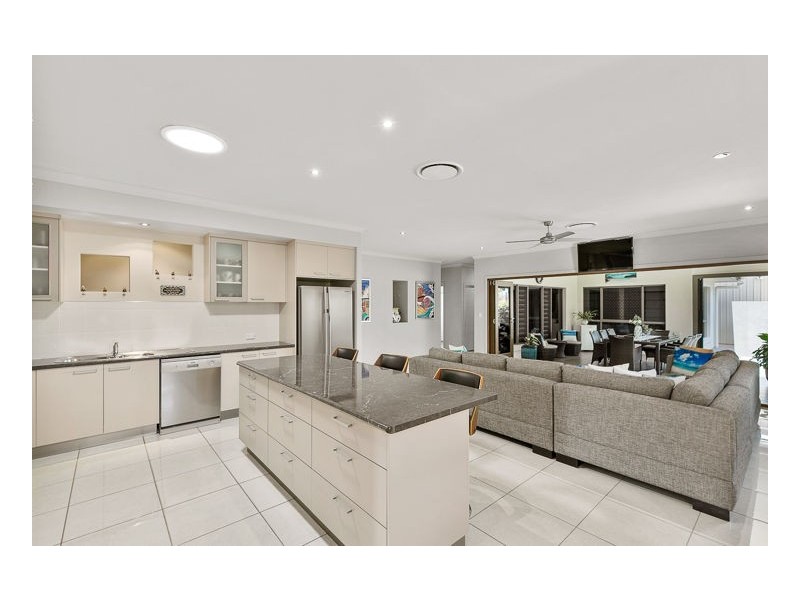 8 Lucas Drive, Burrum Heads QLD 4659