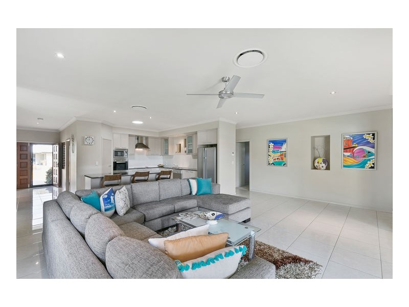 8 Lucas Drive, Burrum Heads QLD 4659