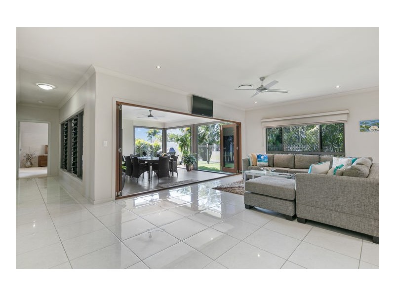 8 Lucas Drive, Burrum Heads QLD 4659