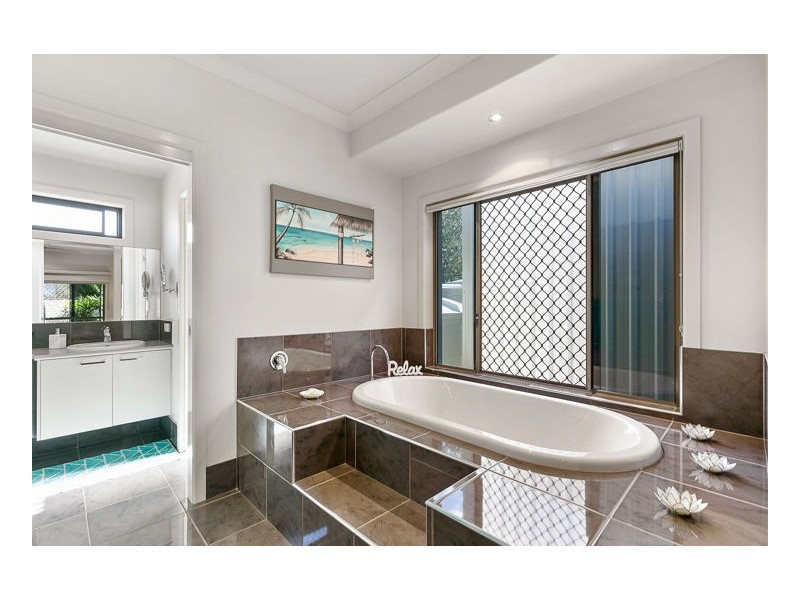 8 Lucas Drive, Burrum Heads QLD 4659