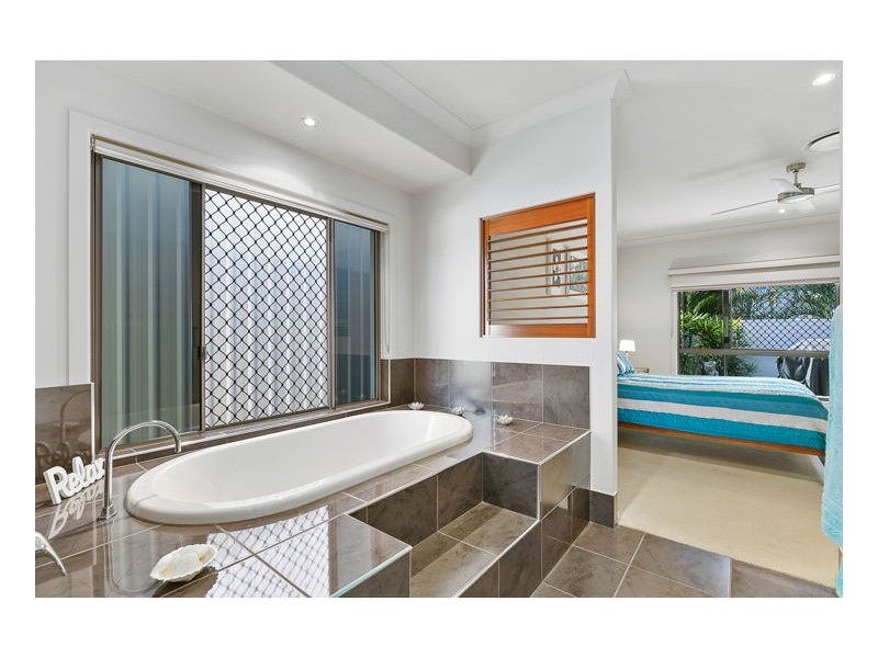 8 Lucas Drive, Burrum Heads QLD 4659