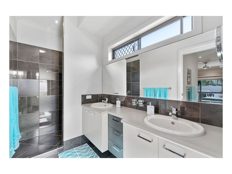 8 Lucas Drive, Burrum Heads QLD 4659