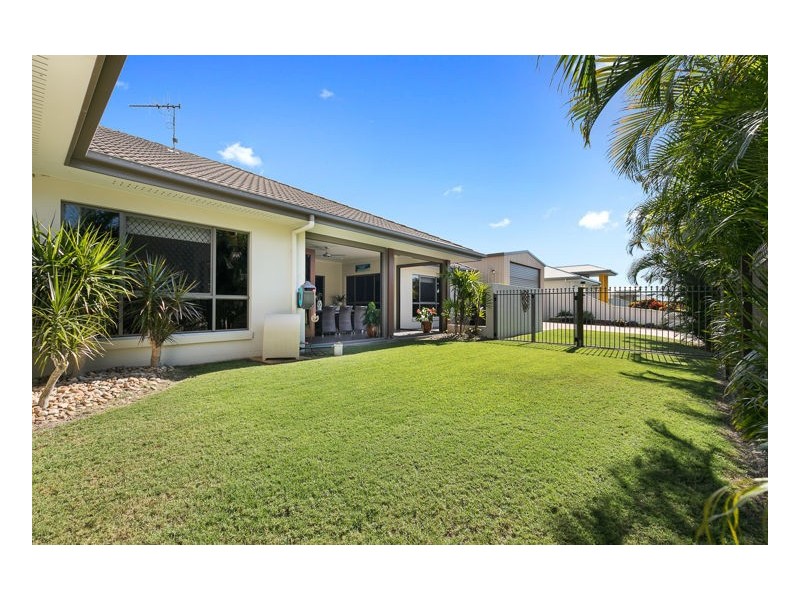 8 Lucas Drive, Burrum Heads QLD 4659