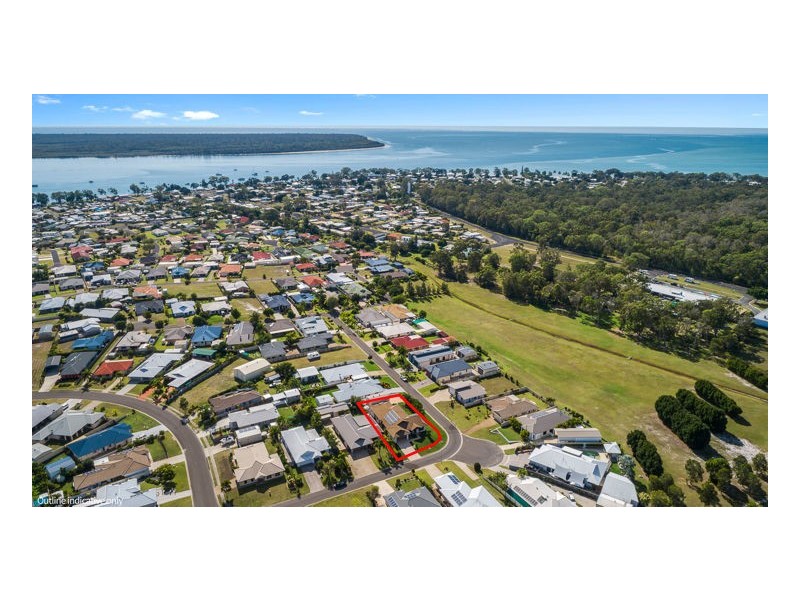 8 Lucas Drive, Burrum Heads QLD 4659