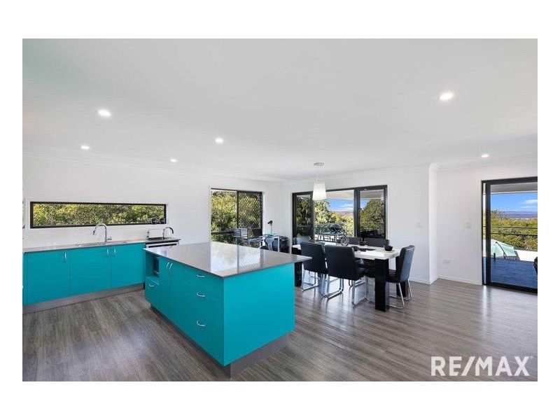 9 Oceanfront Court, Urangan QLD 4655