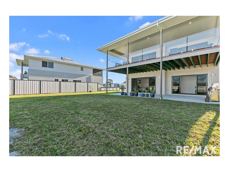 9 Oceanfront Court, Urangan QLD 4655
