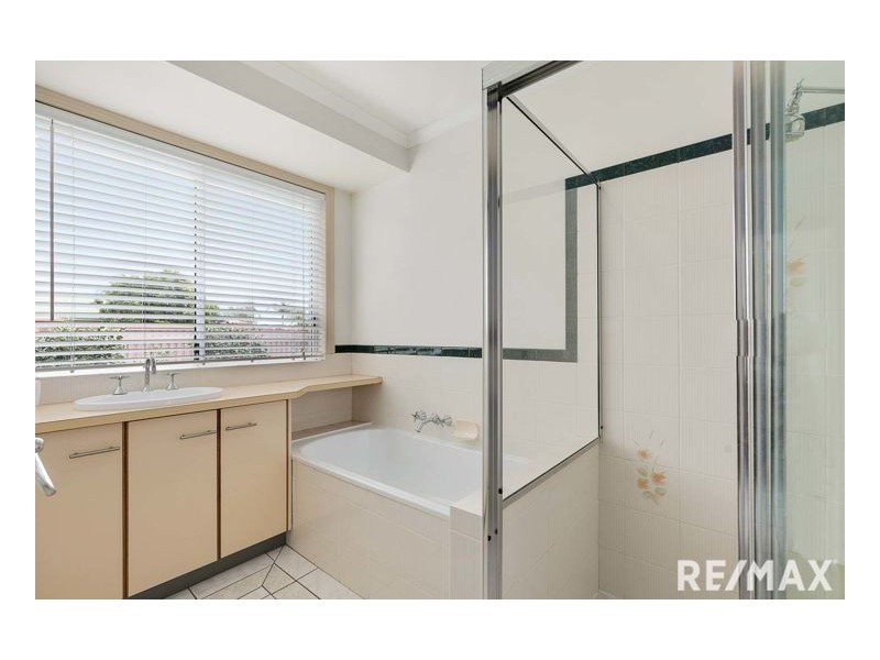 1 Kentia Court, Kawungan QLD 4655