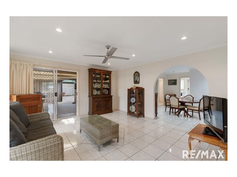 1 Kentia Court, Kawungan QLD 4655