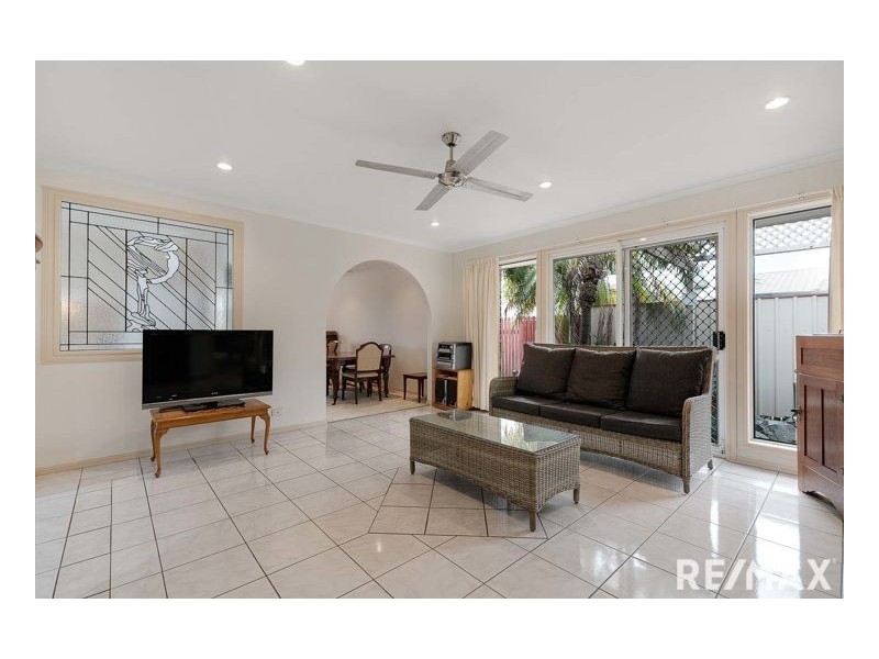 1 Kentia Court, Kawungan QLD 4655