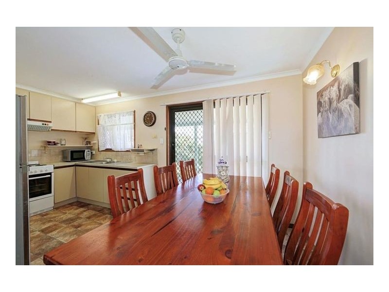 18 South Street, Urangan QLD 4655