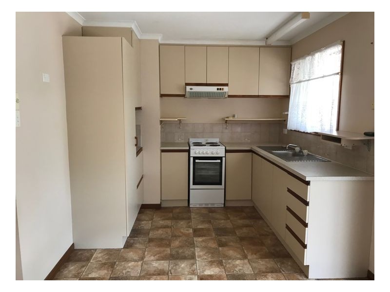 18 South Street, Urangan QLD 4655