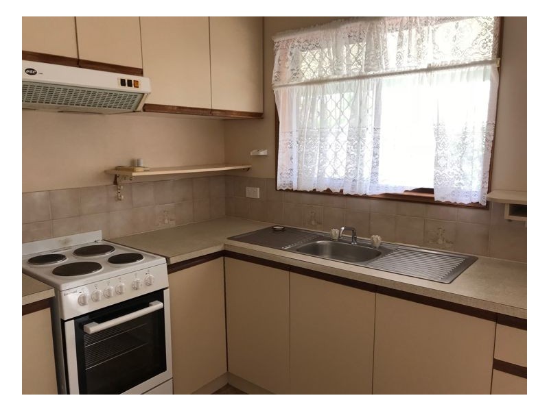 18 South Street, Urangan QLD 4655