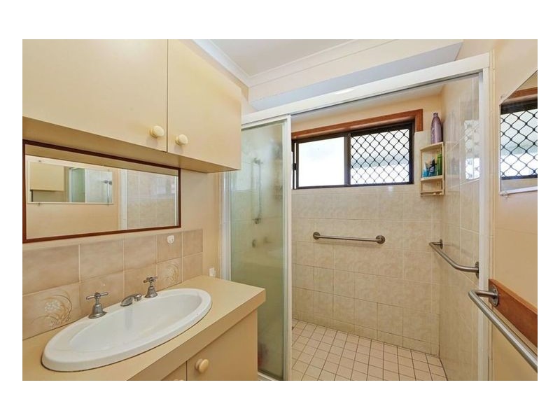 18 South Street, Urangan QLD 4655