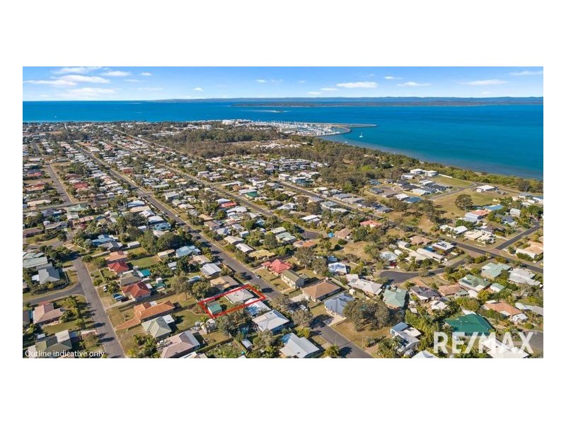 111 Limpus Street, Urangan QLD 4655
